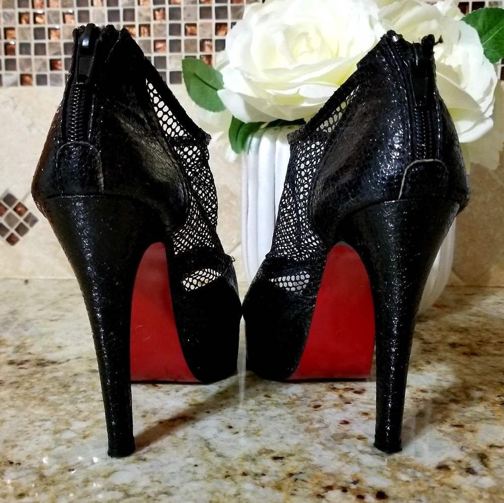 Black mesh/Red Soles pumps
